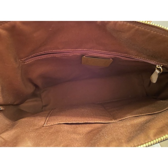 Coach Gallery Tote in Signature Canvas - Picture 3 of 6